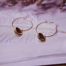 Load image into Gallery viewer, Dangling Seashell Hoops In Gold